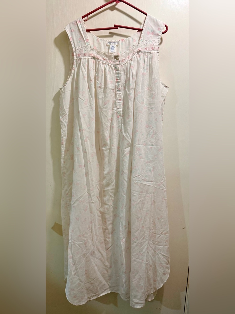 Vtg Sleeveless Cotton Nightgown in White with Pink Florallarge
